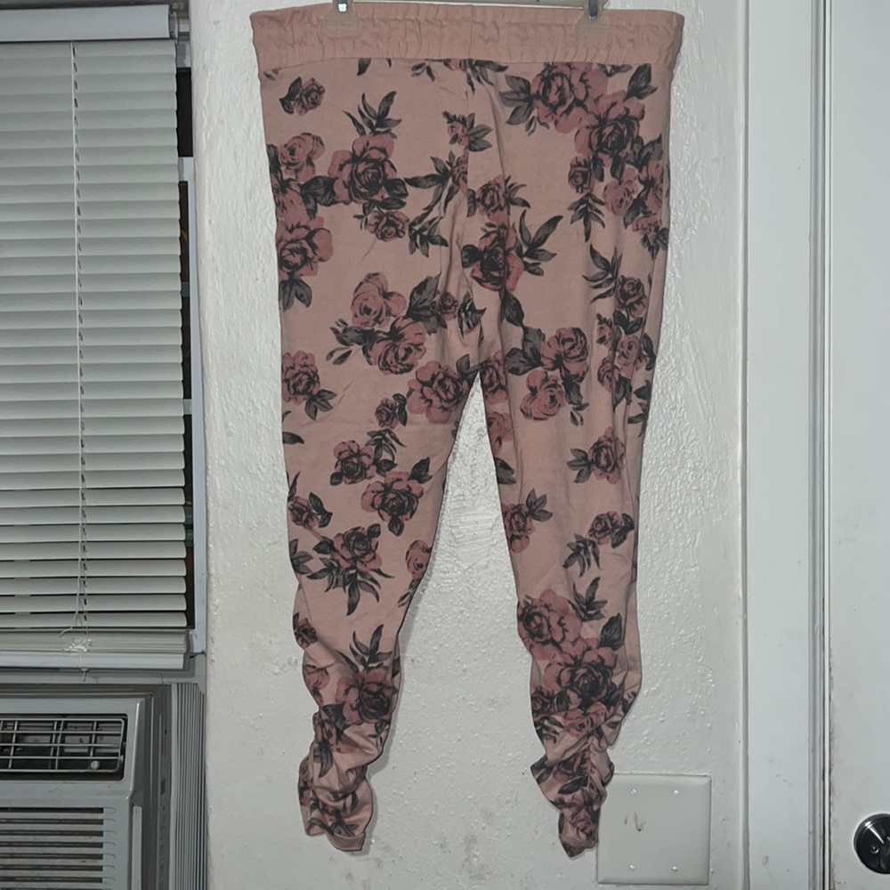 Capris - Picture 5 of 6